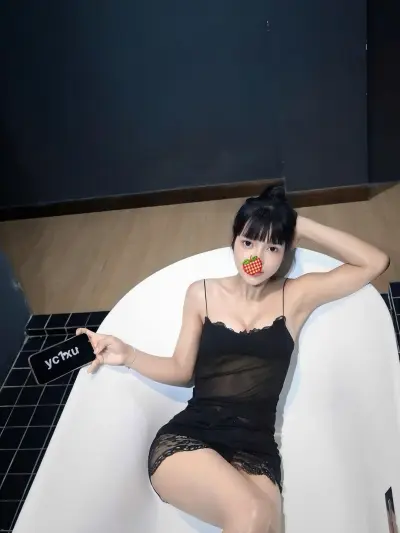 Lisa 2k4 Việt Nam Xinh Xắn Lần Đầu Đi Làm