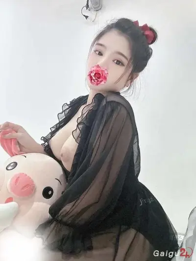 Tiểu Vy - Vú To Dáng Chuẩn, Đáng Yêu Chiều Khách