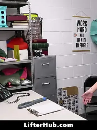 Phỏng Vấn Công Khai Đầy Sốc Của Aria Valencia Biến Thành Cú Đâm Throatfuck Dữ Dội